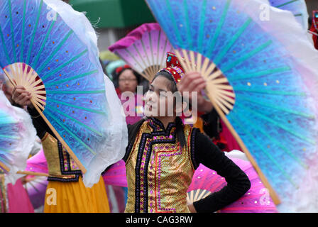 Feb 10, 2008 - Vancouver, Colombie-Britannique, Canada - Des centaines de participants et des milliers de spectateurs ont assisté à la Parade du Nouvel An chinois 2009, année lunaire du rat, qui a eu lieu à Vancouver. (Crédit Image : © Sergei Bachlakov/ZUMApress.com) Banque D'Images