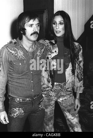 Le 1 février 2008 - Hollywood, Californie, États-Unis - #  8539.Sonny Bono AVEC CHER 1971.(Image Crédit : Â© Phil Roach/Photos/ZUMAPRESS.com) Globe Banque D'Images