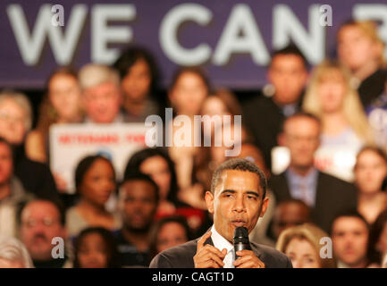 4 février 2008, le candidat démocrate, Barack Obama aborde une foule de supporters au port World Trade Center le lundi soir il exhorte les gens à aller voter dans la primaire du Massachusetts. Banque D'Images