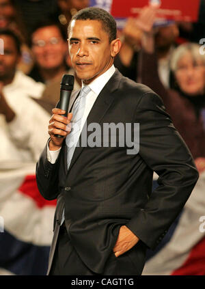 4 février 2008, le candidat démocrate, Barack Obama aborde une foule de supporters au port World Trade Center comme il exhorte les gens à aller voter dans la primaire du Massachusetts. Banque D'Images