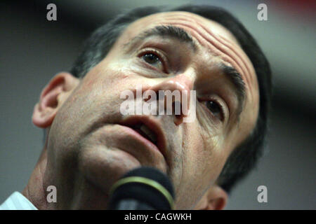 012408 rencontré débat----photo par Allen Eyestone/Le Palm Beach Post.. Boca Raton, FL ..l'ancien gouverneur de l'Arkansas Mike Huckabee visite le débat FAU Regarder la partie après le GOP Debate. Banque D'Images