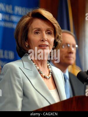 25 janvier 2008 - Washington, District of Columbia, États-Unis - J12955CB.Le Président de la Chambre Nancy Pelosi et Harry Reid, membre du Congrès des journalistes à parler au sujet de leurs vues sur l'état de l'Union européenne avant le président Bush prononce son dernier état de l'Union. Washington, D.C. 01-25-2008(Credit Banque D'Images