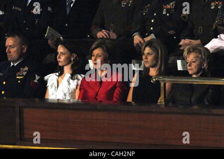 Le 28 janvier 2008 - Washington, District of Columbia, États-Unis - Le président Bush donne son dernier état de l'Union en tant qu'épouse Laura Bush et ses filles Barbara Bush et Jenna Bush écouter. - 2008.Washington, DC. 01-28-2008.I12956CB(Image Crédit : © Christy Bowe/Photos/ZUMAPRESS.com) Globe Banque D'Images