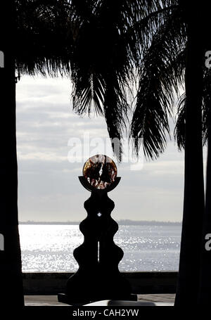 013008 nps tc sculptures (2de2) Photo par Paul J. Milette/ Le Palm Beach Post un 0048407w/colonne par Michelle Mundy -FORT PIERCE- Art sculptures dans les lieux publics autour de Marina Square, au centre-ville de Fort Pierce. 30 pièces par Florida artistes sont en cours d'installation dans tout Levy Comté. Ils seront sur Banque D'Images