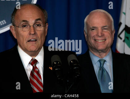 Jan 30, 2008 - Simi Valley, CA, USA - Rudy Giuliani annonce qu'il a abandonné la course à la nomination présidentielle des républicains et est maintenant soutenir JOHN McCAIN À L'élection présidentielle de Ronald Reagan l'un républicain Consultez l'ont été l'occasion d'être tenue. Photo par Jonathan Alcorn/ZUMA Press. Banque D'Images