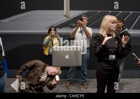 Jan 15, 2008 ; San Francisco, CA, USA ; présentée comme l'ordinateur portable le plus fin au monde, le MacBook Air a été présenté à Macworld 2008 à San Francisco. © Copyright 2008 by Eric Slomanson crédit obligatoire : Photo par Eric Slomanson/Zuma Press Banque D'Images