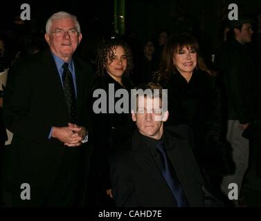 15 janvier 2008 - New York, New York, États-Unis - NATIONAL BOARD OF REVIEW AWARDS GALA À CIPRIANNI.EAST 42ND Street 01-15-2008. 2008..Phil Donahue et Marlo THOMAS Photo de groupe.K56051RM(Image Crédit : Â© Rick Mackler/Photos/ZUMAPRESS.com) Globe Banque D'Images