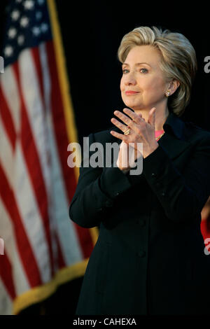 Jan 17, 2008 - Northridge, CA, USA - US le candidat démocrate à la Sénatrice Hillary Clinton (D-NY) parle au cours d'une réunion au style de ville California State University, Northridge à Los Angeles le 17 janvier 2008. Photo par Jonathan Alcorn/ZUMA Press. © Copyright 2007 by Jonathan Alcorn Banque D'Images