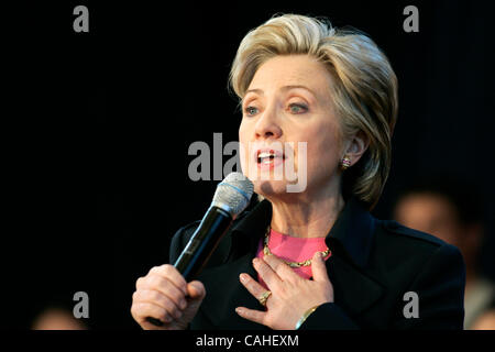 Jan 17, 2008 - Northridge, CA, USA - US le candidat démocrate à la Sénatrice Hillary Clinton (D-NY) parle au cours d'une réunion au style de ville California State University, Northridge à Los Angeles le 17 janvier 2008. Photo par Jonathan Alcorn/ZUMA Press. © Copyright 2007 by Jonathan Alcorn Banque D'Images