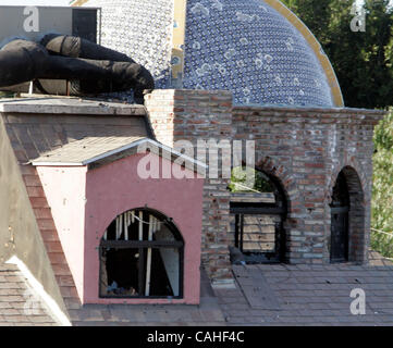 Le 17 janvier 2008, Tijuana, Baja California, Mexique. Les fenêtres ont été expulsés et le dôme de tuiles d'une maison dans la région de La Mesa de Tijuana a été criblé de balles jeudi matin. Une fusillade impliquant l'Etat, les agents municipaux et fédéraux il y a forcé la fermeture de plusieurs rues, fermé une el Banque D'Images