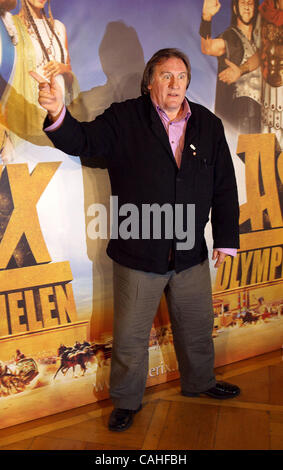 Jan 17, 2008 - Munich, Allemagne - l'acteur français Gérard Depardieu lors d'un photocall pour leur film 'Astérix' à Munich, Allemagne. Le film est basé sur le 12ème volume de la série de bande dessinée française "Les aventures d'Astérix" et sera dans les salles allemandes du 31 janvier 2008. (Crédit Image : © Image Laguna Banque D'Images