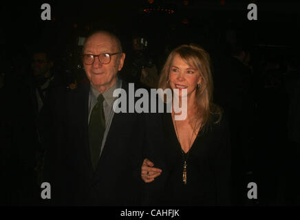 Le 17 janvier 2008 - New York, New York, États-Unis - AFTERPARTY POUR L'OUVERTURE DE ''BROADWAY'' NOVEMBRE À BOND 45.NEW YORK New York 01-17-2008 2008.NEIL SIMON ET SA FEMME ELAINE JOYCE.K56080RM(Image Crédit : Â© Rick Mackler/Photos/ZUMAPRESS.com) Globe Banque D'Images