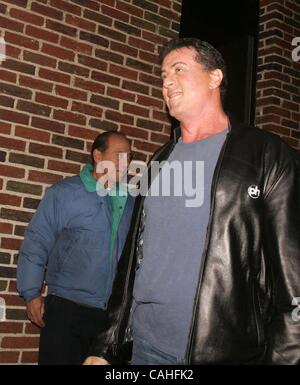 Le 17 janvier 2008 - New York, New York, États-Unis - K56075RM.Sylvester Stallone DANS UN ENREGISTREMENT DE ''le Late Show With David Letterman'' Ed Sullivan Theater, NEW YORK New York 07-17-2008. - 2008.(Image Crédit : Â© Rick Mackler/Photos/ZUMAPRESS.com) Globe Banque D'Images