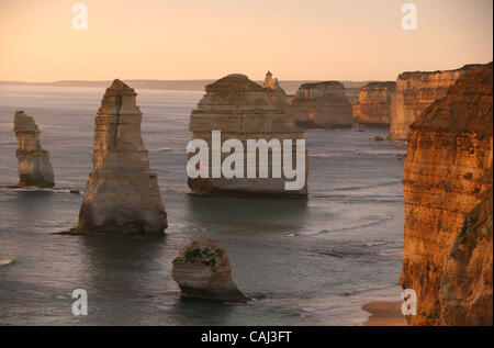 05 janvier 2008 - Port Campbell National Park, Victoria, Australie - Port Campbell est un parc national à Victoria (Australie), 190 km au sud-ouest de Melbourne. Le parc a été créé pour protéger les nombreuses formations de roche calcaire spectaculaires sur et près de la côte le long de la Great Ocean Road. Les Douze A Banque D'Images