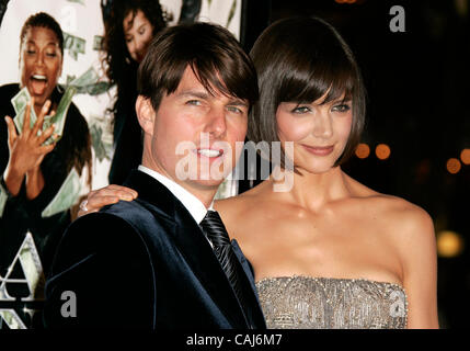 Jan 09, 2008 - Westwood, Californie, USA - Acteur Tom Cruise & Katie Holmes actrice arrivant à la "Argent" Los Angeles tenu au Mann Village Theatre. (Crédit Image : © Lisa O'Connor/ZUMA Press) Banque D'Images