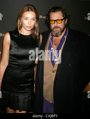 Jan 15, 2008 - New York, NY, USA - réalisateur Julian Schnabel et son épouse OLATZ LOPEZ GARMENDIA au 2007 National Board of Review of Motion Pictures Awards Gala tenu à Cipriani's 42nd Street. (Crédit Image : © Nancy/Kaszerman ZUMA Press) Banque D'Images