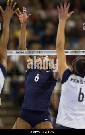 Cal Bear Angie Pressey pendant le match contre cal dans l'état de Penn 2007 NCAA Division I women's volleyball championship demi-finale Jeudi, 13 décembre 2007, à l'Arco Arena de Sacramento, Californie . Carl Costas / ccostas@sacbee.com Banque D'Images