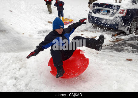 10 janvier 2011 - Woodstock, GA, Etats-Unis - une grande partie de la Géorgie et le reste du Sud-Est a été recouverte par la neige et la glace Lundi, la fermeture d'aéroports, les écoles, les entreprises et les routes pendant plusieurs jours. Ce temps peut être commune dans d'autres régions -- mais les habitants d'Atlanta ne voient pas qu'une grande partie de elle. Les résidents d'un s Banque D'Images