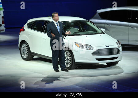 10 janvier 2011 - Detroit, Michigan, USA. Bill Ford, Président exécutif de Ford Motor Company, discuter de l'avenir de Ford véhicule électrique plans. Le 2011 North American International Auto Show (NAIAS) débute avec leur presse événement au Cobo Center. (Crédit Image : ©/ZUMAPRESS.com) Schilling de gènes Banque D'Images