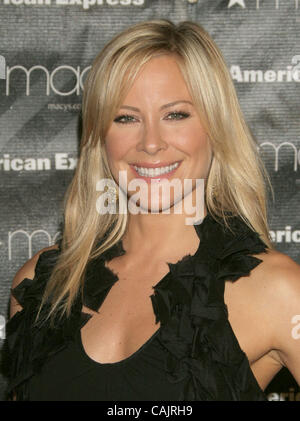 Sep 27, 2007 ; Hollywood, Californie, USA ; l'actrice Brittany DANIEL à la 25e et Macy's Passport American Express Fashion levée de fonds tenue à Barker Hanger, Santa Monica. Crédit obligatoire : Photo par Paul Fenton/ZUMA Press. (©) Copyright 2007 by Paul Fenton Banque D'Images