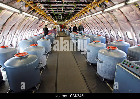 4 octobre 2007 - San Francisco, CA, USA - l'intérieur du nouvel Airbus A380 à l'Aéroport International de San Francisco Jeudi 4 octobre 2007. L'avion est un avion d'essai et n'est pas configurée avec sièges. (Crédit Image : © John Green/San Mateo County Times/ZUMA Press) Banque D'Images