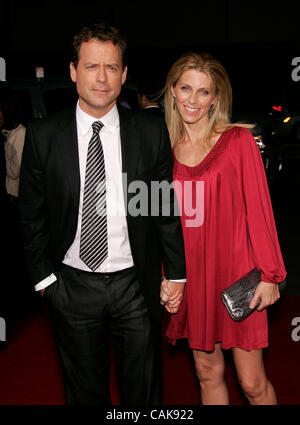 Sep 25, 2007 - Los Angeles, Californie, USA - l'Acteur Greg Kinnear & épouse Helen à la "Fête de l'amour' Los Angeles Premiere tenue à l'Academy of Motion Pictures Arts & Sciences. (Crédit Image : © Lisa O'Connor/ZUMA Press) Banque D'Images