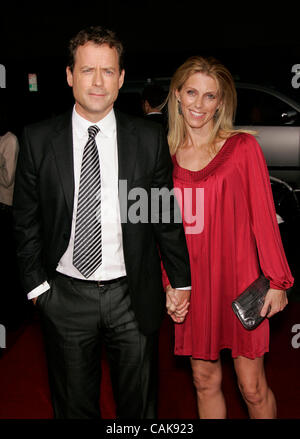 Sep 25, 2007 - Los Angeles, Californie, USA - l'Acteur Greg Kinnear & épouse Helen à la "Fête de l'amour' Los Angeles Premiere tenue à l'Academy of Motion Pictures Arts & Sciences. (Crédit Image : © Lisa O'Connor/ZUMA Press) Banque D'Images