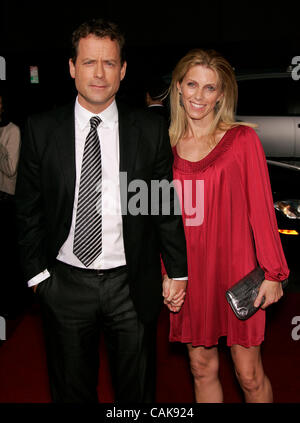 Sep 25, 2007 - Los Angeles, Californie, USA - l'Acteur Greg Kinnear & épouse Helen à la "Fête de l'amour' Los Angeles Premiere tenue à l'Academy of Motion Pictures Arts & Sciences. (Crédit Image : © Lisa O'Connor/ZUMA Press) Banque D'Images