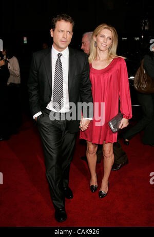 Sep 25, 2007 - Los Angeles, Californie, USA - l'Acteur Greg Kinnear & épouse Helen à la "Fête de l'amour' Los Angeles Premiere tenue à l'Academy of Motion Pictures Arts & Sciences. (Crédit Image : © Lisa O'Connor/ZUMA Press) Banque D'Images