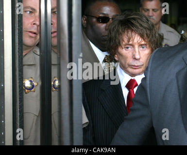 Sep 26, 2007 - Los Angeles, CA, USA - Phil Spector quitte son procès pour meurtre après un procès était delclared avec le jury dans l'impasse. Il a été accusé du meurtre de l'actrice Lana Clarkson à son domicile d'Alhambra. (Crédit Image : © Jonathan Alcorn/ZUMA Press) Banque D'Images