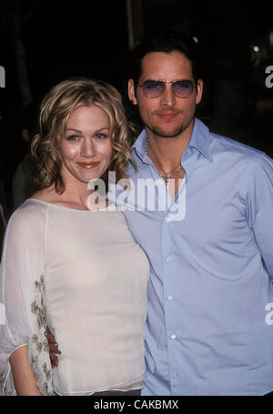 13 septembre 2007 - Hollywood, Californie, États-Unis - K24756EG.PREMIERE DU SCORPION KING, Universal Studios, Universal Hollywood, CA 04-17-2002.Jennie Garth MARI PETER FACINELLI. - 2002 : l'image de crédit(Â© Ed Geller/Globe Photos/ZUMAPRESS.com) Banque D'Images