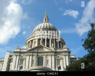 Sep 14, 2007 - Londres, Angleterre, Royaume-Uni - St Paul's Anglican Cathedral sur Ludgate Hill dans la ville de Londres, en Angleterre, est le siège de l'évêque de Londres. Le bâtiment actuel, qui a été conçu par Christopher Wren date de la fin du 17e siècle, et a été achevé en 1708. Il siège à Londres, la capita Banque D'Images