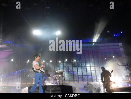 15 septembre 2007, Austin, TX, USA, (L-R), chanteur / guitariste Matthew Bellamy, le batteur DOMINIC HOWARD et Chris Wolstenholme, bassiste du groupe Muse il se produit dans le cadre de l'Austin City Limits Music Festival qui a eu lieu à Zilker Park situé à Austin. Les trois jours de festival a attiré ov Banque D'Images