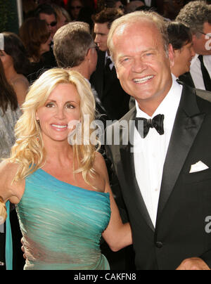 Sep 16, 2007 ; Hollywood, Californie, USA ; acteur Kelsey Grammer et épouse Camille à la 59e Emmy Awards helld au Shrine Auditorium. Crédit obligatoire : Photo par Paul Fenton/ZUMA Press. (©) Copyright 2007 by Paul Fenton Banque D'Images