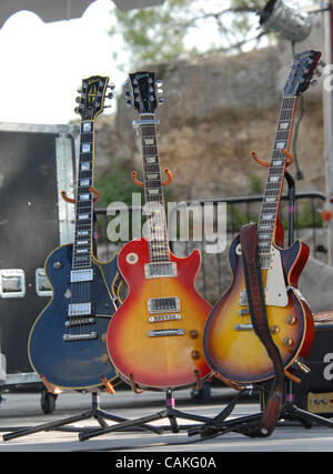 16 septembre 2007, Austin, TX, USA, trois Gibson Les Paul guitares sont alignés pour guitariste DANIEL SPROUL de la bande Rose Hill Drive il se produit dans le cadre de l'Austin City Limits Music Festival qui a eu lieu à Zilker Park situé à Austin. Les trois jours du festival a attiré plus de 60 000 fans par jour. Banque D'Images