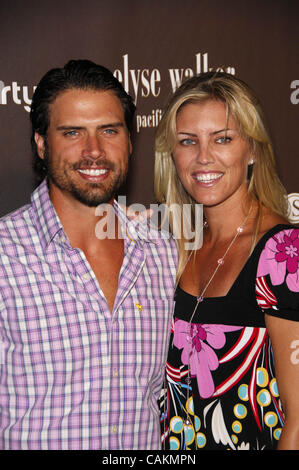 Le 8 septembre 2007 - Hollywood, Californie, États-Unis - SANTA MONICA, CA 09-08-2007.Joshua Morrow acteur et son épouse Tobe Keeney durant la 3e partie Rose Cedars-Sinai bénéficiant Women's Cancer Research Institute, qui a eu lieu à l'hôtel Viceroy, le 8 septembre 2007, à Santa Monica, en Californie. - 2007. Banque D'Images