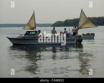 (Quahoger shellfisherman) dans la baie de Narragansett au large de Rhode Island Banque D'Images