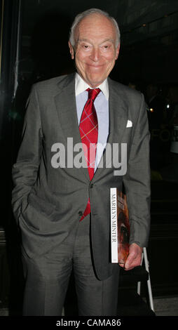 Sep 04, 2007 - New York, NY, USA - LEONARD LAUDER à la fête pour Marilyn Minter et sa tenue à la monographie de Tom Ford's flagship store. (Crédit Image : © Nancy/Kaszerman ZUMA Press) Banque D'Images