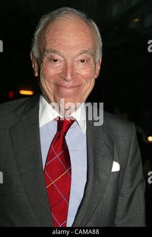 Sep 04, 2007 - New York, NY, USA - LEONARD LAUDER à la fête pour Marilyn Minter et sa tenue à la monographie de Tom Ford's flagship store. (Crédit Image : © Nancy/Kaszerman ZUMA Press) Banque D'Images