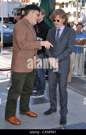 David Mamet, William H. Macy à la cérémonie d'intronisation pour l'étoile sur le Hollywood Walk of Fame pour William H. Macy et Felicty Huffman, Hollywood Boulevard, Los Angeles, CA 7 mars 2012. Photo par : Michael Germana/Everett Collection Banque D'Images