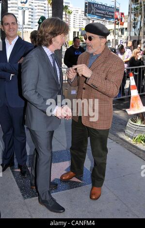 William H. Macy, David Mamet à la cérémonie d'intronisation pour l'étoile sur le Hollywood Walk of Fame pour William H. Macy et Felicty Huffman, Hollywood Boulevard, Los Angeles, CA 7 mars 2012. Photo par : Michael Germana/Everett Collection Banque D'Images