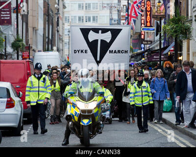 La Digue de Londres commence en mars Soho Square et chefs de Waterloo. Il visait à accroître la visibilité et inclus des digues, les lesbiennes, gais, bisexuels, femmes trans, et genderqueers. Londres, Royaume-Uni, 31 mars 2012. Banque D'Images