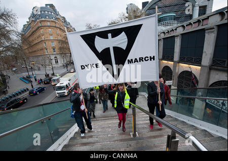 La Digue de Londres commence en mars Soho Square et chefs de Waterloo. Il visait à accroître la visibilité et inclus des digues, les lesbiennes, gais, bisexuels, femmes trans, et genderqueers. Londres, Royaume-Uni, 31 mars 2012. Banque D'Images