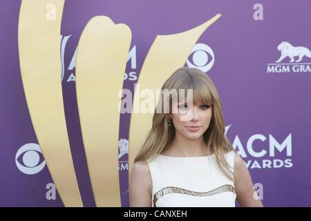 Taylor Swift aux arrivées pour 47e Assemblée annuelle L'Académie de la musique country (ACM) Awards - Arrivals, MGM Grand Garden Arena de Las Vegas, NV, le 1 avril 2012. Photo par : James Atoa/Everett Collection Banque D'Images