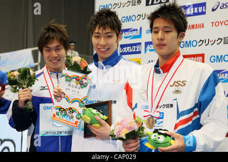 (L à R) Yuya Horihata (JPN), Kosuke Hagino (JPN), Seto Daiya (JPN), le 2 avril 2012 - Natation : LE JAPON NAGER 2012 Men's 400m quatre nages individuel victoire Cérémonie à Tatsumi Piscine International, Tokyo, Japon. (Photo de Yusuke Nakanishi/AFLO SPORT) [1090] Banque D'Images