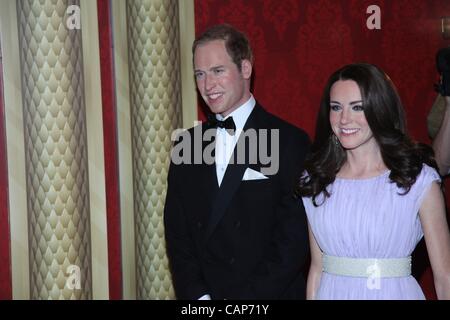 Le prince William, Catherine, duchesse de Cambridge à l'intérieur pour les nouveaux personnages de cire de la Royal Family dévoilé, Madame Tussauds New York, New York, NY Avril 4, 2012. Photo par : Rob Kim/Everett Collection Banque D'Images