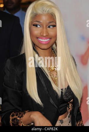 4 avril 2012 - Philadelphie, Pennsylvanie, États-Unis - Grammy Award Winner, Nicki Minaj, à Philadelphie à la fin de l'AF music store pour un CD signature de son nouvel album, Pink Friday Roman Reloaded. (Crédit Image : © Ricky Fitchett/ZUMAPRESS.com) Banque D'Images