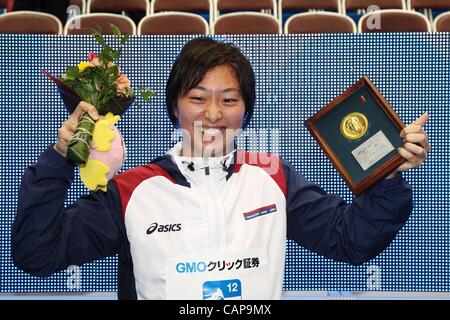 Satomi Suzuki (JPN), le 4 avril 2012 - Natation : JAPON 2012 NATATION 100m brasse Femmes Victoire Cérémonie à Tatsumi Piscine International, Tokyo, Japon. (Photo de YUTAKA/AFLO SPORT) [1040] Banque D'Images