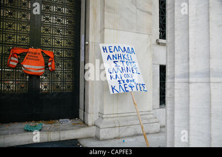 Le 6 avril 2012. Thessalonique, Grèce. Les débardeurs ont protesté au sujet de la réduction de 70  % de leurs réserves à la Banque de Grèce après la mise en œuvre de la PSI. Banque D'Images