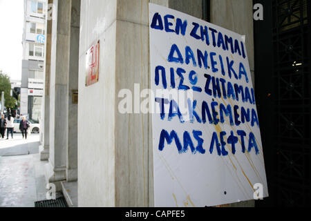 Le 6 avril 2012. Thessalonique, Grèce. Les débardeurs ont protesté au sujet de la réduction de 70  % de leurs réserves à la Banque de Grèce après la mise en œuvre de la PSI. Banque D'Images